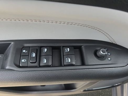 Used 2023 Jeep Compass Limited AWD/4WD image 30
