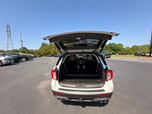Used 2021 Ford Explorer Platinum w/ Equipment Group 601A AWD/4WD image 16