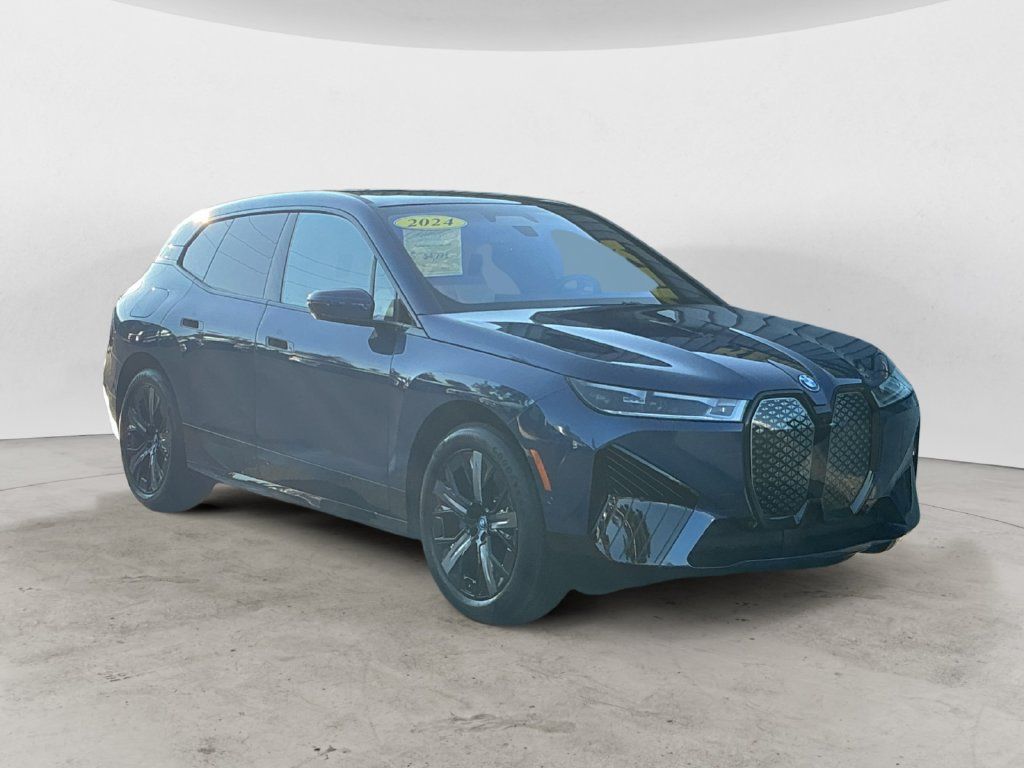Used 2024 BMW iX xDrive50 w/ Premium Package AWD/4WD image 3