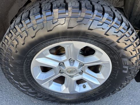 Used 2014 Toyota 4Runner SR5 AWD/4WD image 4
