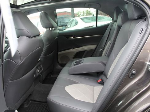 Used 2019 Toyota Camry XLE w/ Driver Assist Package image 27