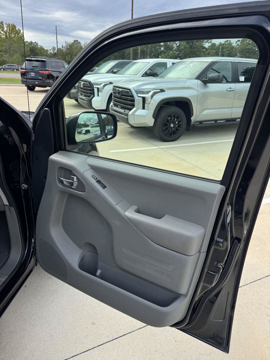 Used 2019 Nissan Frontier SV w/ Value Truck Package RWD image 16