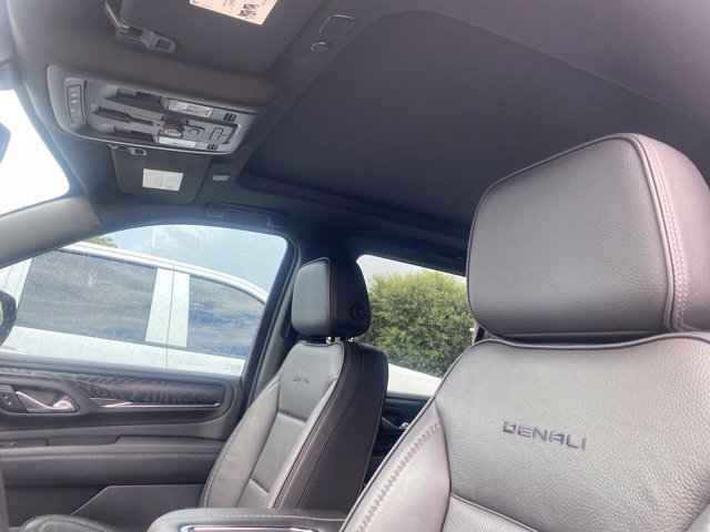 Used 2022 GMC Yukon Denali RWD image 8