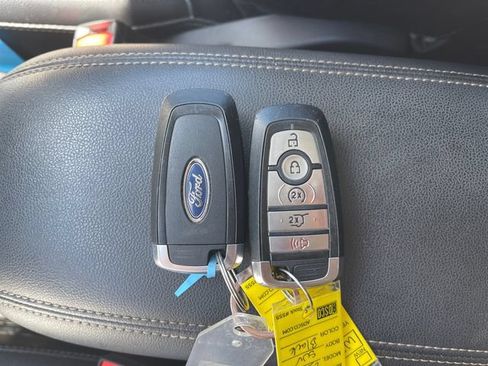 Used 2021 Ford Escape Titanium w/ Titanium Elite Package AWD/4WD image 17
