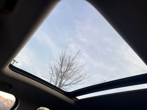 Used 2022 Buick Envision Essence w/ Technology Package I image 29