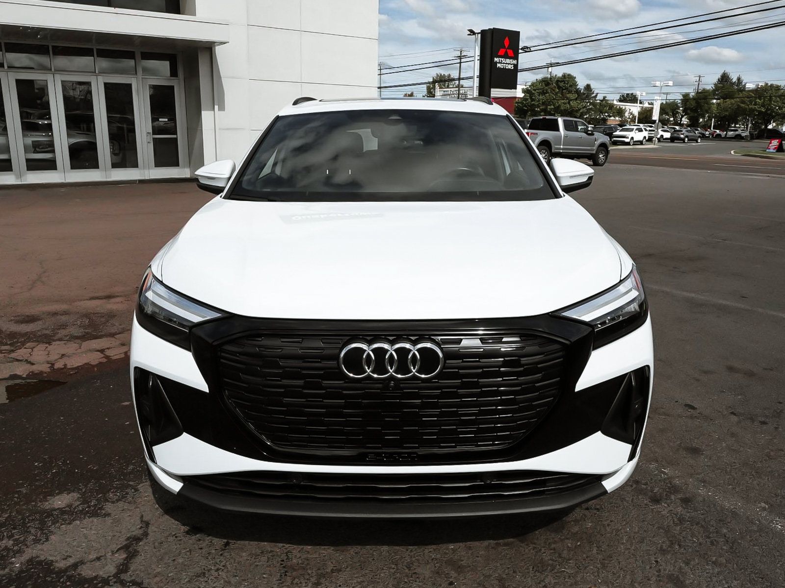 Used 2025 Audi Q4 e-tron Premium w/ Convenience Package AWD/4WD image 2