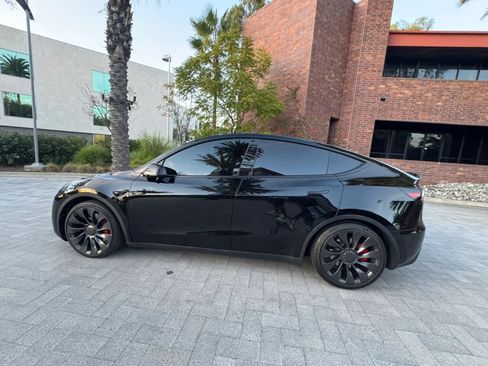 Used 2023 Tesla Model Y Performance AWD/4WD image 16