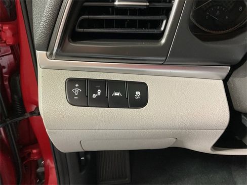 Used 2020 Hyundai Elantra SEL image 25