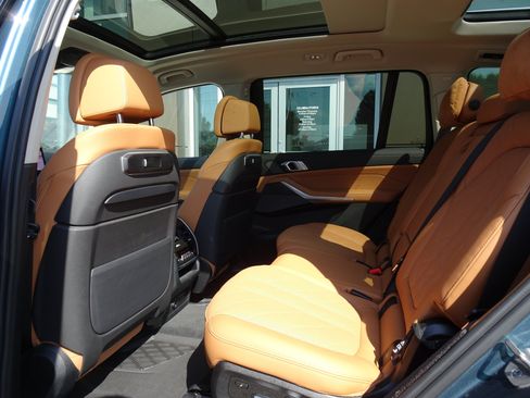 Used 2023 BMW X7 xDrive40i w/ Premium Package AWD/4WD image 17