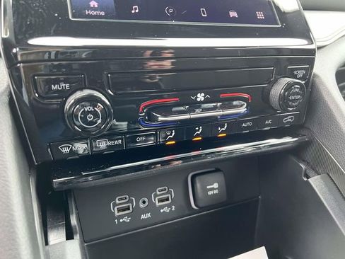 New 2025 Jeep Grand Cherokee L Laredo image 21