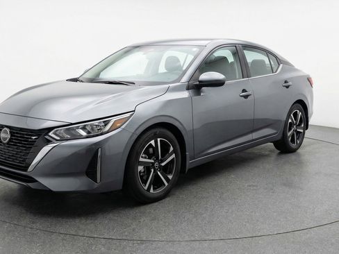 Used 2025 Nissan Sentra SV image 3