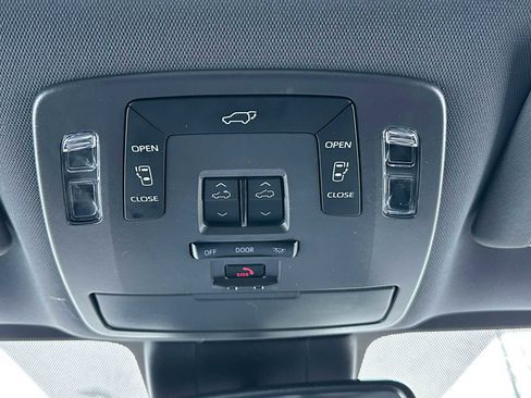 Used 2023 Toyota Sienna XSE image 32