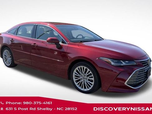 Used 2019 Toyota Avalon Limited FWD image 2