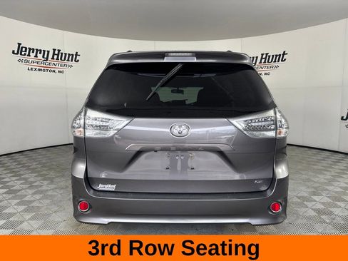 Used 2016 Toyota Sienna SE w/ SE Preferred Package FWD image 7