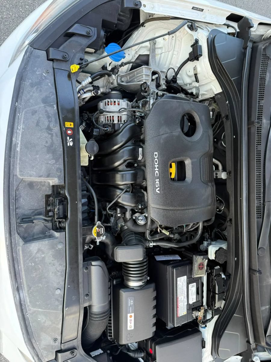 Used 2017 Hyundai Elantra SE FWD image 28