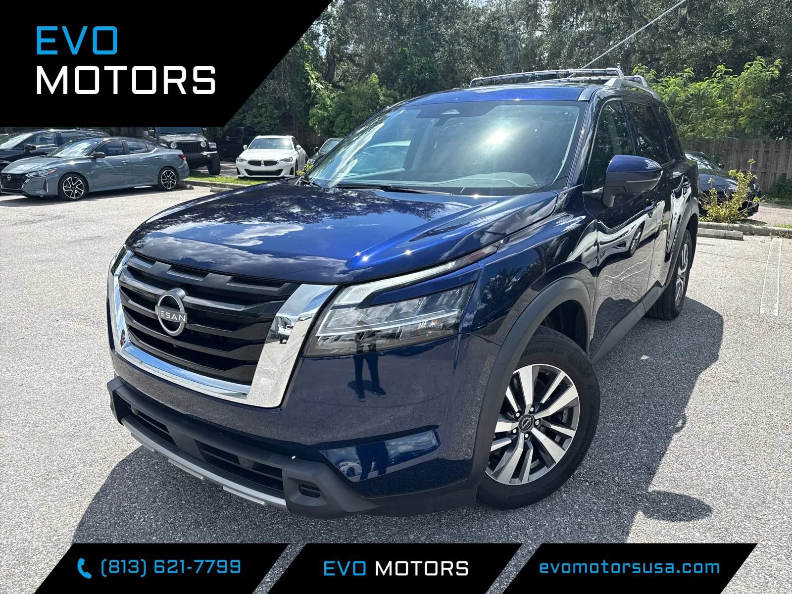 Used 2023 Nissan Pathfinder SL FWD image 1
