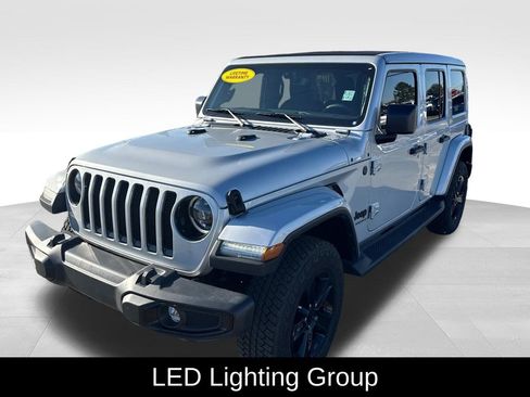 Used 2023 Jeep Wrangler Unlimited Sahara AWD/4WD image 3