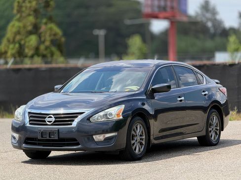 Used 2015 Nissan Altima 2.5 S w/ Sport Value Package FWD image 6