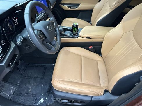 Used 2025 Lexus NX 250 FWD w/ Premium Package image 9