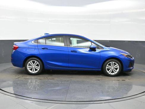 Used 2019 Chevrolet Cruze LT w/ Convenience Package image 7