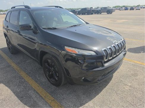 Used 2017 Jeep Cherokee High Altitude w/ Technology Group FWD image 3
