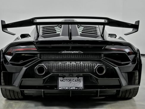 Used 2022 Lamborghini Huracan STO image 11