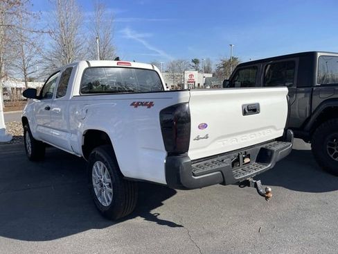 Used 2022 Toyota Tacoma SR image 3