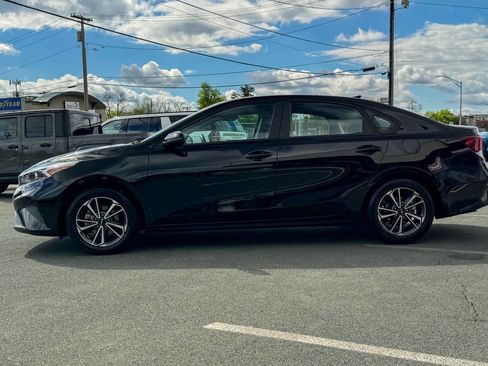 Used 2022 Kia Forte LXS w/ LXS Technology Package FWD image 7