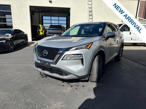 Used 2021 Nissan Rogue SV AWD/4WD image 3
