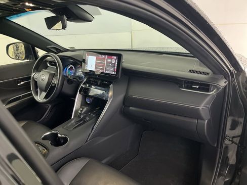 Used 2022 Toyota Venza Limited image 23