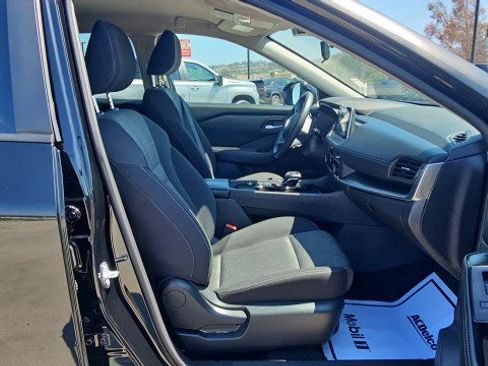 Used 2026 Nissan Rogue SV FWD image 27