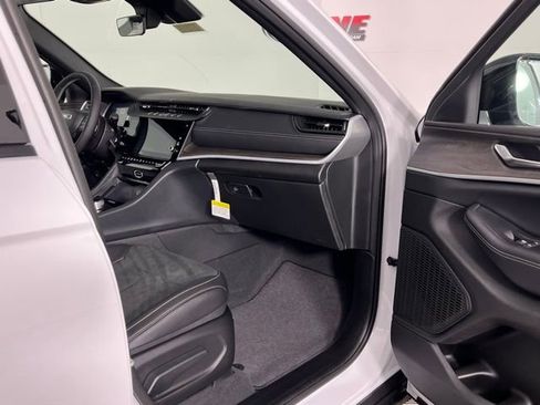 New 2026 Jeep Grand Cherokee Laredo image 31