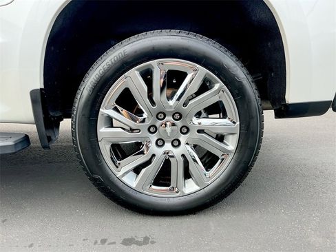 Certified 2019 Chevrolet Silverado 1500 High Country w/ High Country Premium Package image 26