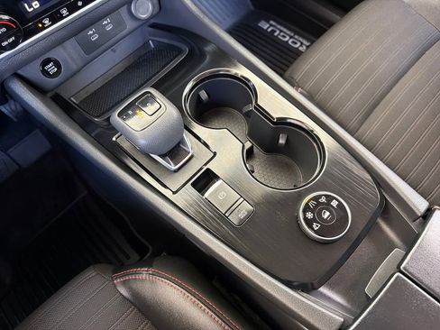 Used 2025 Nissan Rogue SV image 24