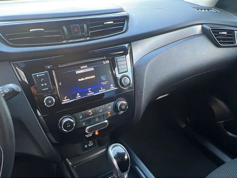 Used 2021 Nissan Rogue Sport S image 18