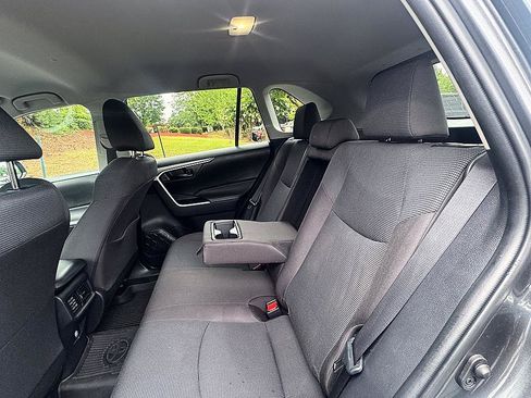 Certified 2022 Toyota RAV4 LE AWD/4WD image 10