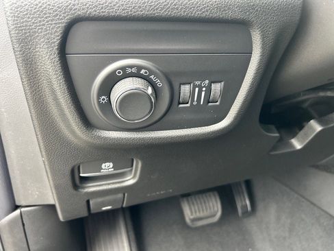 New 2025 Jeep Grand Cherokee Altitude image 10