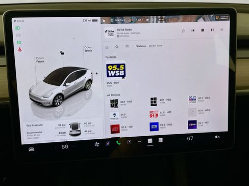 Used 2023 Tesla Model Y Long Range AWD/4WD image 18