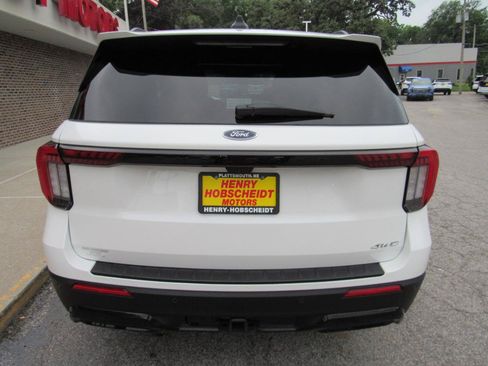 Used 2025 Ford Explorer ST-Line AWD/4WD image 3