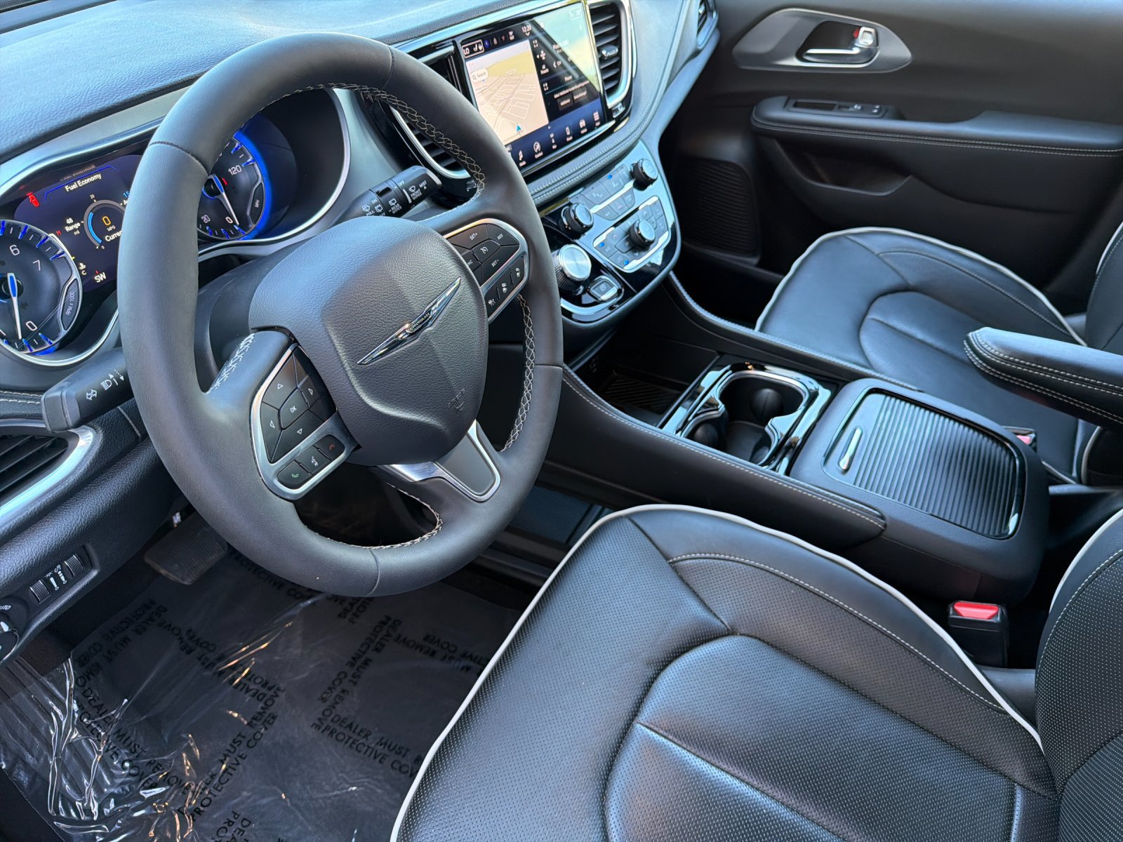 Used 2026 Chrysler Pacifica Limited FWD image 10