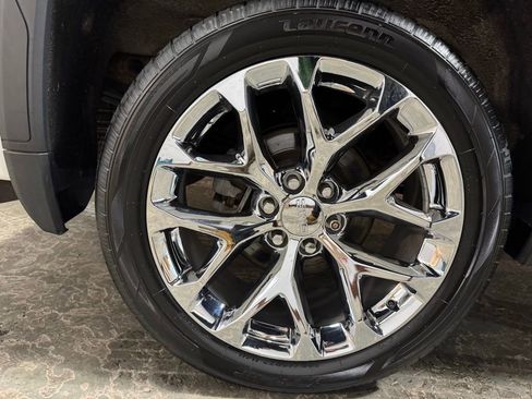 Used 2020 GMC Sierra 1500 SLE w/ SLE Value Package image 25