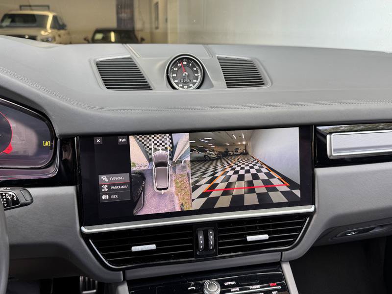 Used 2019 Porsche Cayenne Turbo AWD/4WD image 24