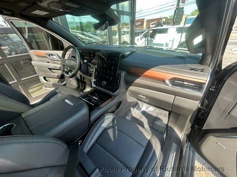 Used 2025 GMC Yukon XL Denali w/ Denali Reserve Package AWD/4WD image 28