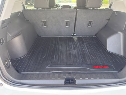 Used 2022 GMC Terrain SLE w/ Driver Convenience Package image 9