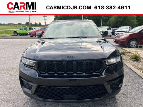 Used 2024 Jeep Grand Cherokee Altitude AWD/4WD image 2