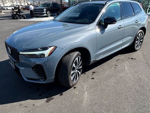 Used 2023 Volvo XC60 B5 Plus image 3
