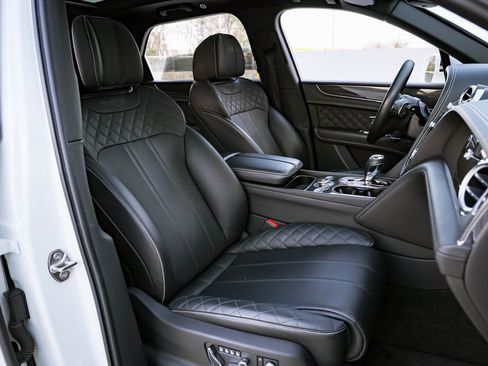 Used 2019 Bentley Bentayga image 25