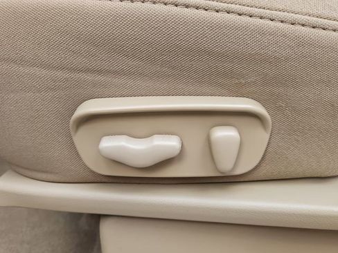 Used 2013 Nissan Titan SV w/ SV Value Truck Pkg image 12