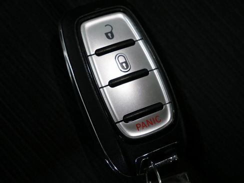 Used 2017 Chrysler Pacifica LX image 28