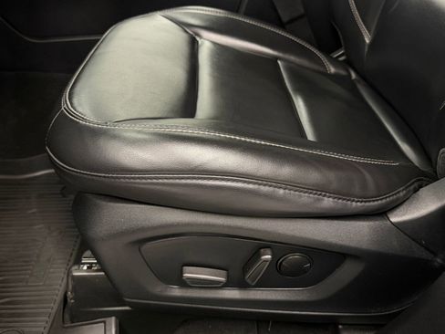 Used 2021 Ford Explorer XLT w/ Equipment Group 202A image 11